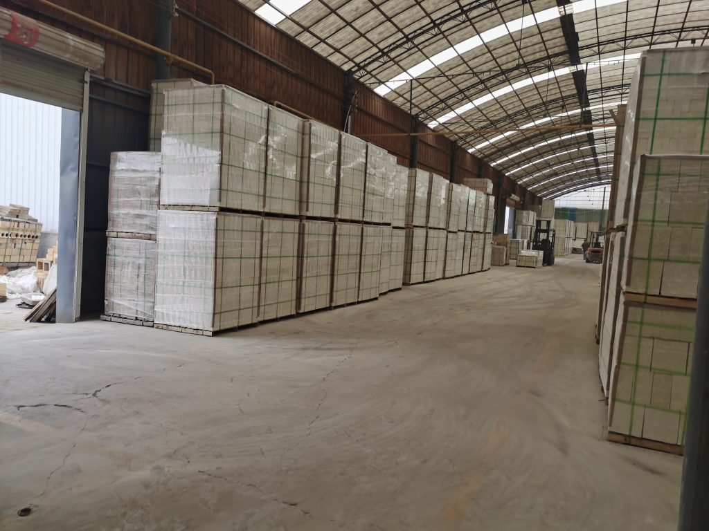 廣東莫來石磚廠家_廣東輕質磚廠家 粘土磚_莫來石磚_高鋁磚廠家_耐火磚價格尺寸-鄭州平順耐材 廣東輕質磚廠家