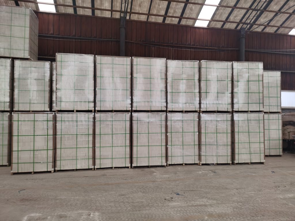 莫來(lái)石生產(chǎn)廠家河南_河南莫來(lái)石輕質(zhì)磚廠家銷(xiāo)售_鄭州平順耐材 粘土磚_莫來(lái)石磚_高鋁磚廠家_耐火磚價(jià)格尺寸-鄭州平順耐材 河南莫來(lái)石保溫磚